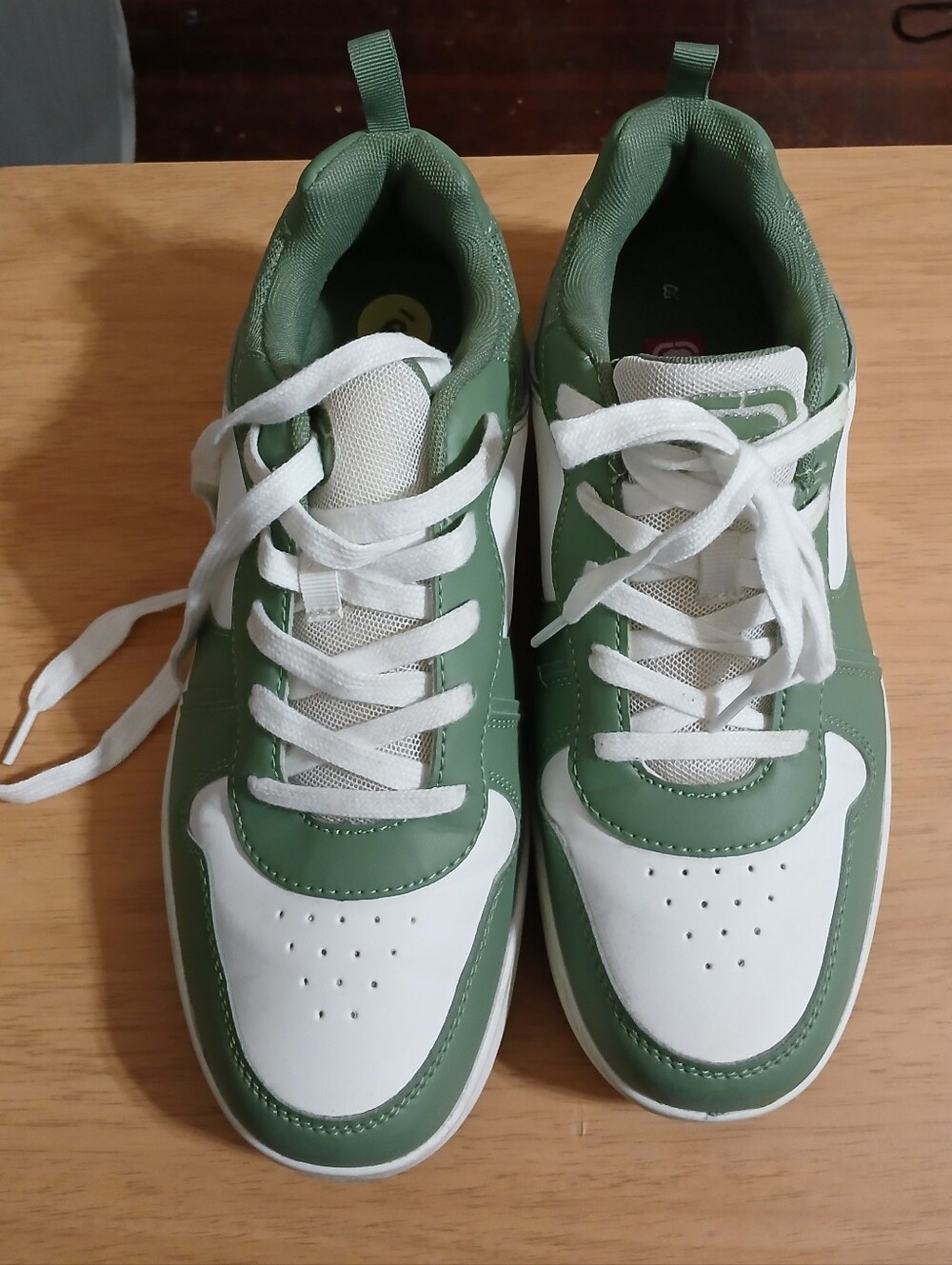 Men's Green and White Athletic Sneakers - Classic Low-Top